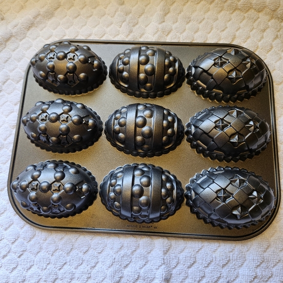 NORDIC WARE Williams Sonoma Easter Egg Muffin Pan SPRING - Picture 1 of 8